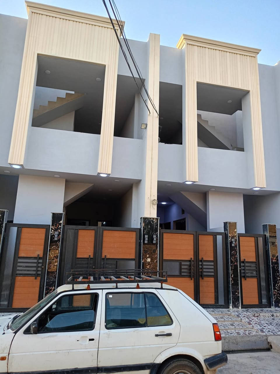 بيوت عدد 2معزولين للبيع المساحه 100 متر طابقين زيرو تسليم فوري سند طابو الزهور 
حي السماح السياسين قرب مدرسة الكويتيه 🏡🏡🏡🏡 
للاستفسار مراجعةمكتب عمر للعقار حي الاركان شارع 20 
***********
*********** ابو اياد
