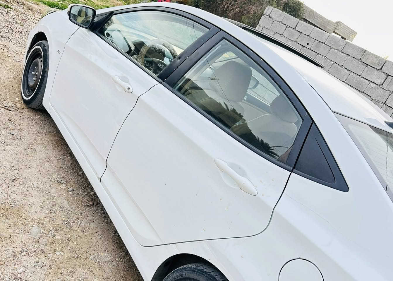 السلام عليكم اكسنت خليجي موديل ٢٠١٢ رقم بغداد دوش قطرتين فتحة بالسقف السعر ٩٣ وبيها مجال اتصال***********  بي واتساب
