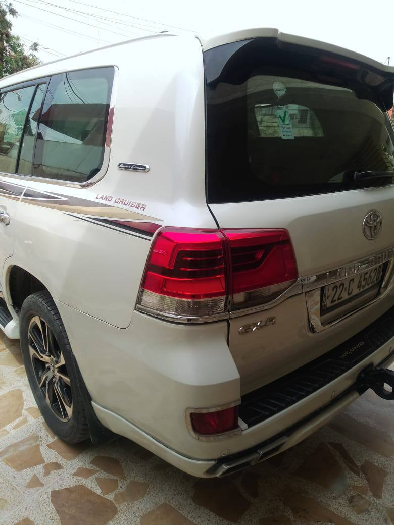 السلام عليكم لاندكروزر للبيع 2009 محدثة 2021 باسمي تحويل ثاني يوم رقم إنكليزي شمالي  والسنوية لحد 2030  وترهم بيع او مراوس بسيارة برادو غير متواجد على فيس فقط إتصال *********** مكاني بغداد م الصدر
