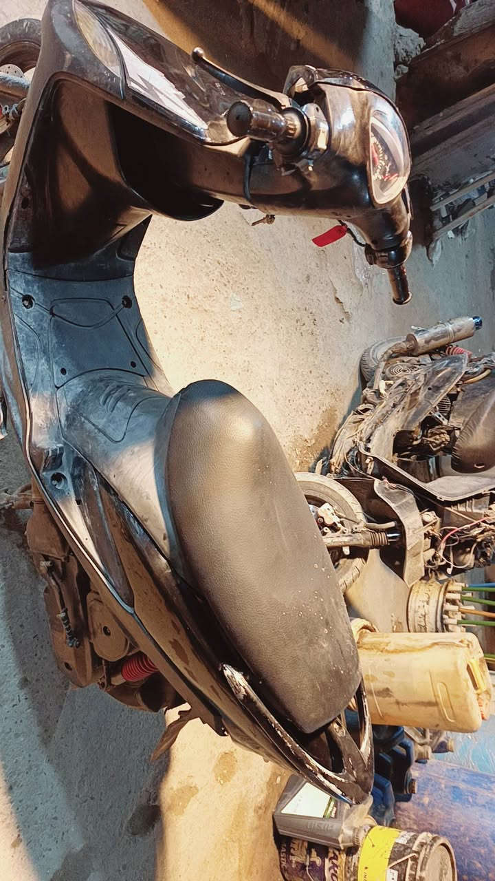 السلام عليكم دراجه ماكس عدله للبيع 
الدراجه نضيفه مابيه نقص شغاله سلف هندر كهربائيات كله شغاله مكينه ناعمه نكره سلف اب كل وكت 
السعر 475او بيه مجال للطيبين
رقم الموبايل ***********
