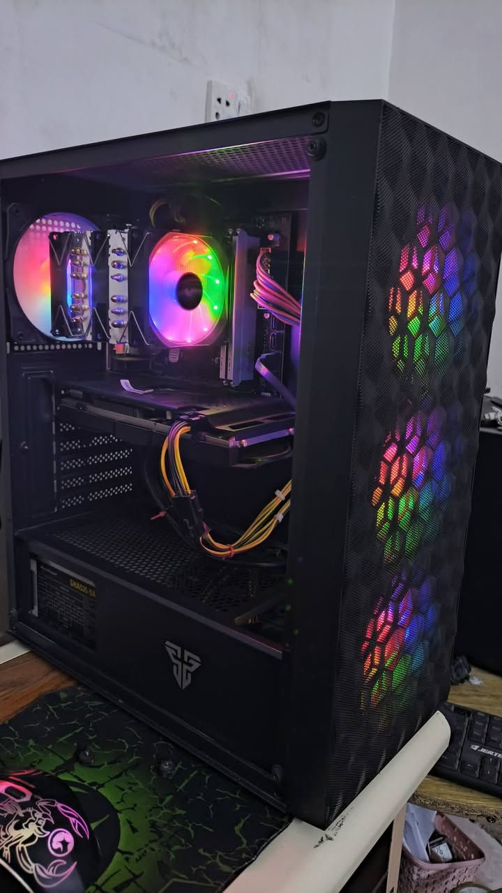 السلام عليكم ، تجميعة للبيع
‏!!!!!!! لا يوجد توصيل !!!!!!! ومكاني بغداد مدينة الصدر الأولى    السعر   680 ألف وبي مجال عراقي 
‏***********  واتساب اتصال 
‏البيع بضمان الفحص 
‏غير متوفر توصيل
‏ما اراوس فقط بيع ولا ابيع قطع مفرد 
‏ابيع كامل الملحقات فقط كيس وشاشه وكيبلاتهن
‏شاشة MSI PRO MP252 تدعم معدل تحديث يصل إلى 100 هرتز
‏دقة (1080×1920) Full HD
‏يوجد فيها منفذين  HDMI و VGA
‏تقنيات حماية العين تقليل الضوء الأزرق + Flicker-Free 
‏ معالج رایزن 5 رقم المعالج 5500 5 Ryzen 
‏ کارد شاشة 8 كيكا AMD Radeon R580
‏ هارد 256 كيكا للنظام والبرامج M2 NVME
‏هارد واحد تيرا 1000 كيكا للالعاب HDD 
‏ رام 16 كيكا 88 DDR4 
‏ مذربورد AMI B450 DDR4
‏  مراوح انارة متغيرة عدد 4 Fantech RGB 
‏. تبريد معالج غازی Tishric RGB 
‏ كيس حجم وسط Fantech
‏ باور سبلاي 535 واط حقيقي Sharkoon
‏الحاسبة تعمل على نظام وندوس 10 وتحتوي على أكثر من 40 لعبة طور القصة او فلاين مع لعبة ببجي
‏موبایل 
‏البيع بضمان الفحص 
‏غير متوفر توصيل
