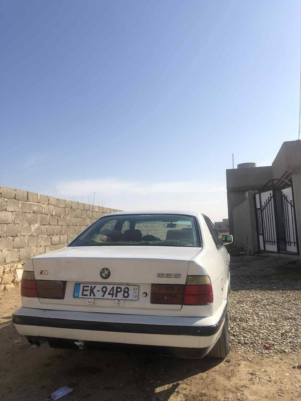 سلام عليكم اخوان عندي BMW 1991 حجم ٥٢٥ رقم أخضر تبريد بس كمبريسر ما بيها كاربون بانزين بيها سعر ٤٠ بيها مجال شي بسيط ***********
