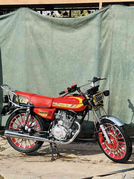 إسلام عليكم دراجه سيفان موديل 25 نضافه ما يحتاج انسولف گدام العين شرط دهن الشركه السعر 825 وبيها مجال الرقم ***********
