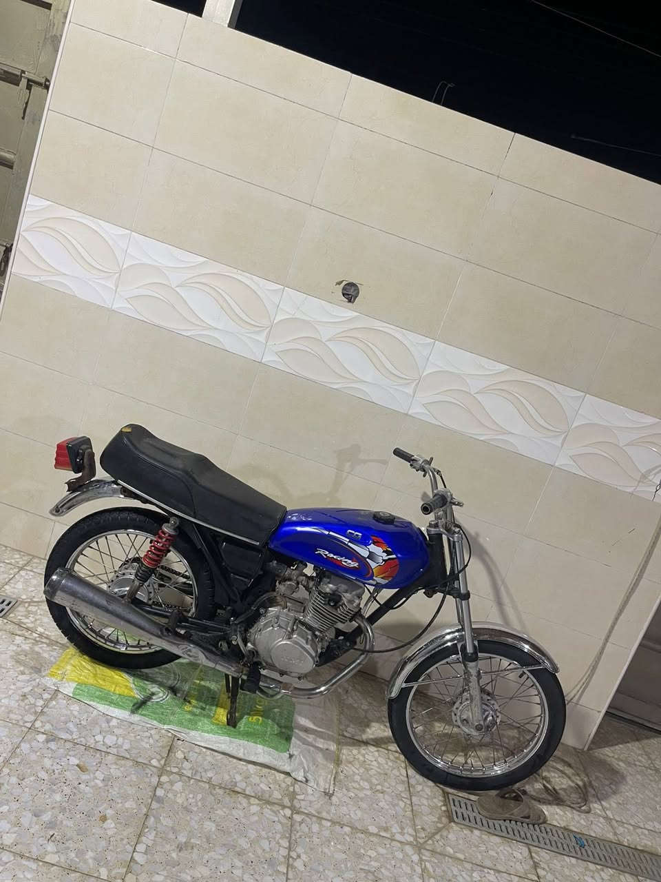 نامه للبيع شاصي 16 والغراض 20 دراجه نضيفه وجاهزه اوراق اصولي شرط الترقيم السعر 450 وبيه مجال مكاني الشطره وهذا رقمي ***********
