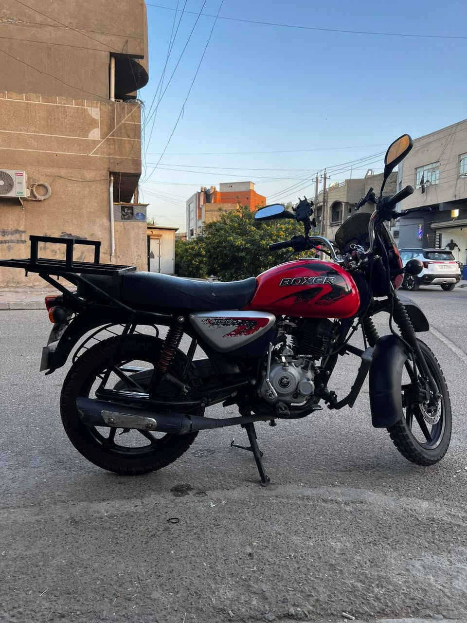 السلام عليكم شباب بوكسر 2023 مرقم رقم بغداد وسنويه ماشيه 51 الف نضيفه سعرهه 2.350 وبيهه مجال تحويل ثاني يوم موقعي بغداد حي عامل رقمي ***********
