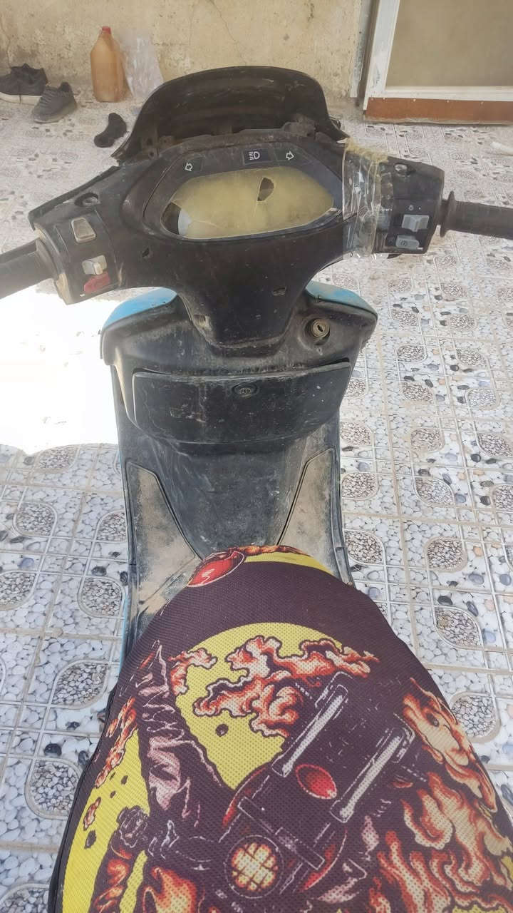 دراجه فراشه مفتوحه شغاله سلف هندر كهربائيات ماعدا الدبلات الاماميه واكفه 300 وبيها مجال قليل حك الجيه *********** حله شارع 80 مال كربلاء
