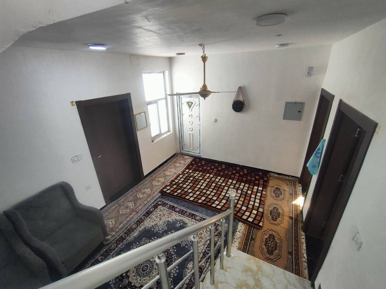 بيت في مجمع الزهراء السكني ثلاثه غرف نوم فول واستقبال ثلاث مجمع صحيات حديقه اماميه وحديقه خلفيه كراج سياره هذا رقمه بالبيت ***********
