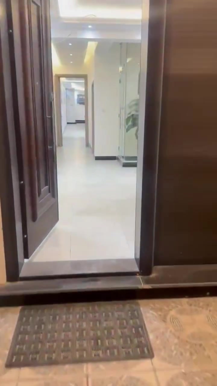 بيت للايجار
مساحة ٢٣٥ 
متكون من ٣ غرف نوم + حديقة داخلية + استقبال + مطبخ صغير 
البيت يأجر فقط شركات 
الموقع اليرموك خلف مستشفى السلامة 
للاستفسار الاتصال او واتس (***********) 
او زيارة مكتب منة الله للعقار اليرموك مقابل جامع الشواف
