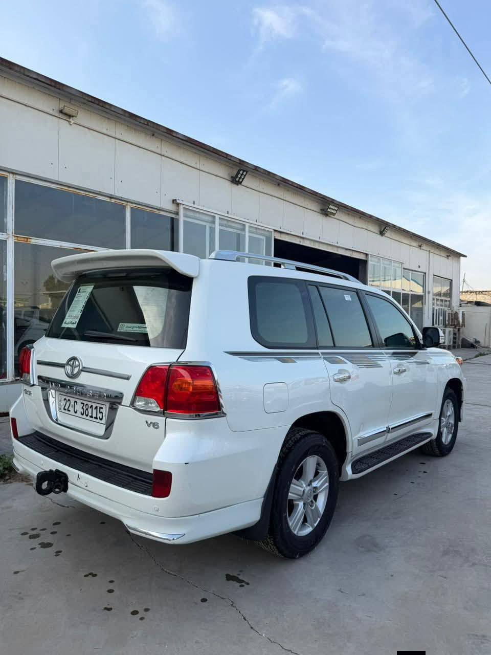 سلام عليكم للبيع لاندكروز موديل 2013 8يرباك المكان بغداد الراشديه السعر 385 وبيها مجال الاستفسار رقم الهاتف ***********
