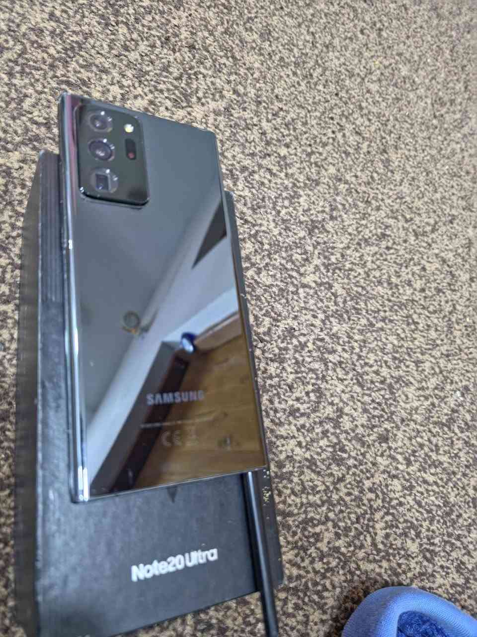 نوت 20الترا استخدام نضيف
ذاكره 256 كارتونه وهتفونات وياه
مبدل بطاريه فقط
مكان رميثه 
سعر ٣٥٠ وبيه مجال
ت ***********
