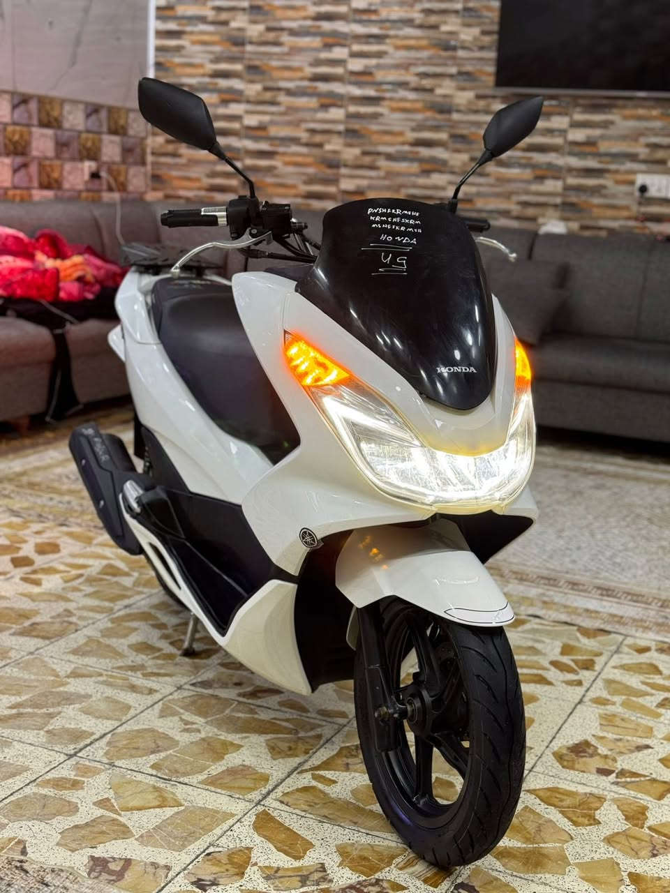 السلام عليكم وكاله وكاله ماشيه 11 الف  للبيع دراجه pcxجيل الثاني اصلي دراجة مال رمبه ماخذها رمبه الدراجه على ايدي حجم مكينه 150 
الاصلي دراجه جديده مال جناي
الاصلي دراجه كامله أستان كهربائي حساس ازدحام ٢ دراجه جديده الدراجه مكينه لوك برغي ممفتوح بيهه شلعا معدل خير من اللّٰه دراجه تكول جديده بمعنئ الكلمه واحلا من الصور دراجة مكينه مكفوله اي نقص مابيه
السعر مليون 550وبيه مجال بصيط 
اي استفسار ***********مكان بغداد
