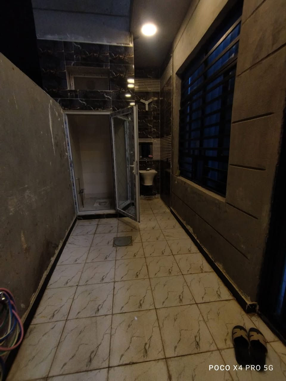 بيت حديث البناء للبيع

📐 المساحة: 170 متر
🏠 عدد الطوابق: طابقين
📏 الواجهة: 11 متر
تفاصيل البيت:
4 غرف نوم
صالة كبيرة
مطبخ واسع (4 × 4)
استقبال كبير (4 × 5)
تصميم حديث وتشطيب جيد
الموقع: 📍 الدورة – مدخل هور رجب
مجاور أفران الزيتون
منطقة مخدومة بالكامل (ماء، كهرباء، مجاري)
الملكية: 📄 طابو زراعي – سند 25
💰 السعر مناسب وقابل للتفاوض
📞 للاستفسار التواصل خاص أو اتصال
(*********** ابو فهد)(***********ابو علي)
