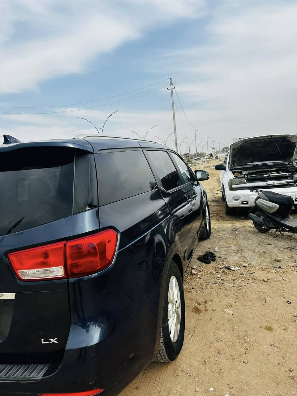 سيدونة 2016سياارة جديدة بمعنة لكلمة ماشية 80مرغي ما مفتوح كلة شركة  سبيرهة ما نززل بيبان كهربائي كشنات كرباي تتدفت كشنات  تحكم ستيرن موصفاتهة معروفة مكفولة كير مكينة حدادية تخم تاير سيارة وضع شركة بيع او مراوس حسب لقناعة  ‭0780 752 6747‬ مكانهة سماوة رميثة سعرهة 170 وبيهة مجال
