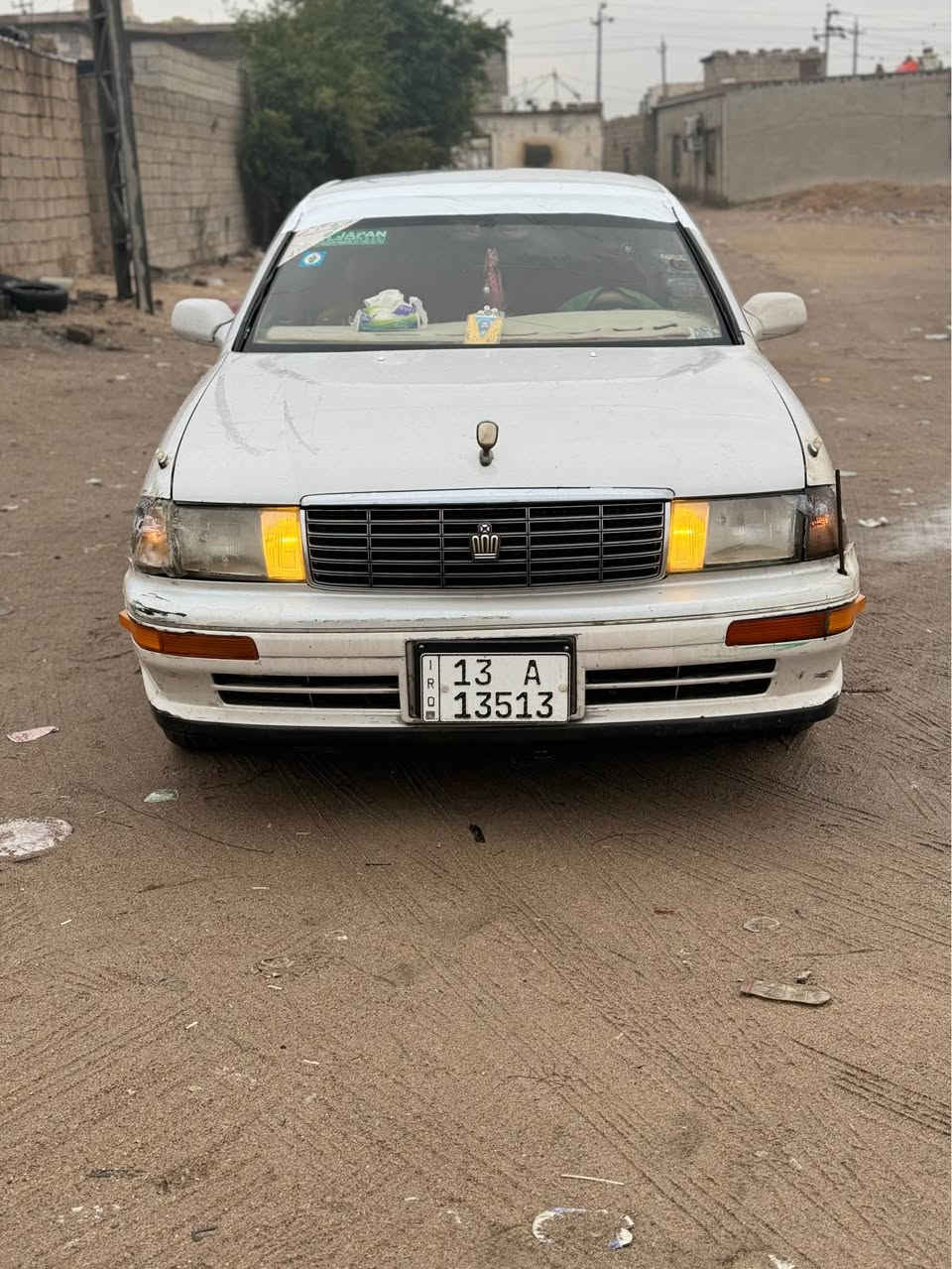 السلام عليكم 
سيارة نوع كراون بطة متصل 
الموديل: ١٩٩٢
اللون:لؤلؤي 
رقم:ميسان باسمي مشروع وطني 
السيارة كاملة ينراد الها شويه ترتيبات بسيطة كير جديد ماصار شهر من شاده محرك ديلكو ٢٥٠٠ السيارة صبغها بس الصندوق بي جراد 
بيها طخة بسيطة مثل ما موضح بالصور دواخلها حلوه 
السعر ٥٣ وبيها مجال للشراي 
مكاني بصرة حيانية 
السراي و الجاد يتواصل على الرقم 
*********** البصرة, العراق
