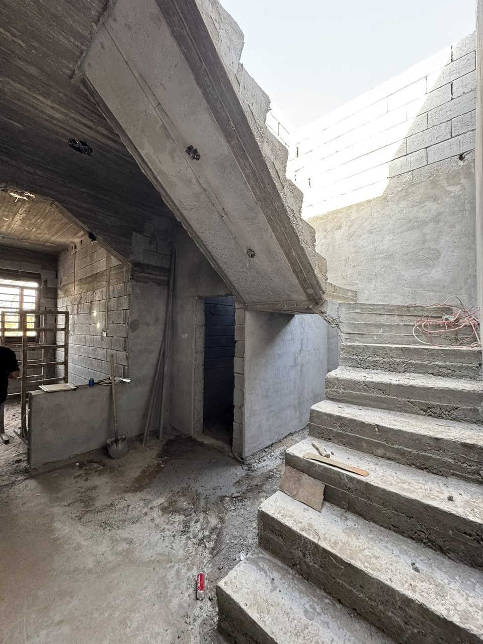 سلام عليكم بيت البيع مساحه 90 متر موقع لبيت بصره شط العرب زين عابدين نعيسه   شغل شخصي وشغل كله موثق الافتفسار اكثر اتصل ***********
