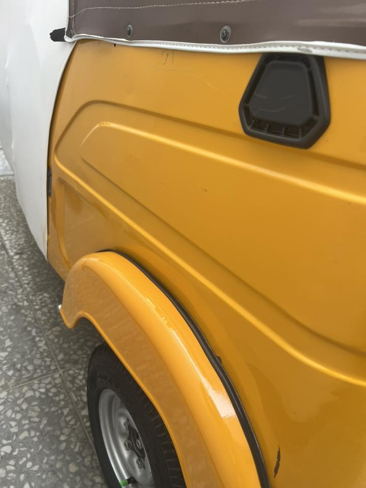 سلام عليكم تكتك للبيع 22 مرقم بغداد تحويل ثاني يوم معمره دوس وبيها بارد ومرشوش على كد شبر مكينه ما مفتوحه بس مبدل زنجيل نسختين سويج مسجل أربع سماعات بغداد حي العامل ***********
