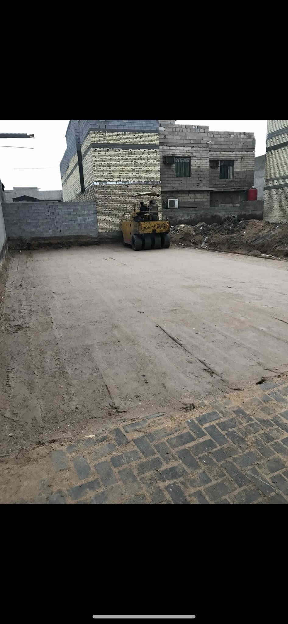 اليوم وبفضل تم قلع قطعة أرض 
بمساحة 200م في القبله مقابيل البريد  وتم نقل الأنقاض ودفنها بالسبيس والأسمنت وحدلها طبقتين للأستفسار ***********. أو. ***********
