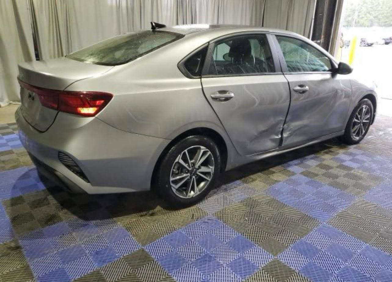 السلام عليكم سياره كيا فورتي للبيع السعر  تواصل عل رقم***********سياره وارد امريكي سياره ماشيه60000كيرcvteسياره فول عل فول كتاب معوقين تحويل عن طريق الوكاله وحادث مثل ما بين عدكم بل صوره وبل عراق دعاميه خلفيه فقط
