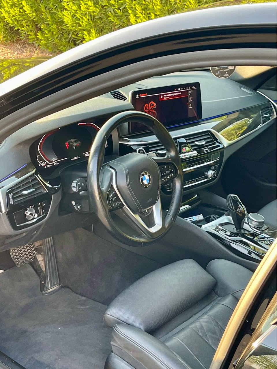 BMW 530i LUXURY 2021 

Kit m package 
مقاعد 700 
دشبول  LED
داخل صاج 
تدفئة بالمقاعد الاماميه 
وتدفئة بالستيرن 
حساسات 360 درجة 
السياره ماشيه 72km فقط
ضرر السياره جاملغ وربع بوند 
مبدلات نفس اللون 
بدون صبغ 
سعر السياره : 310 وبيها مجال بسيط 
مكان السياره اربيل

للاستفسار 
***********
*********** أربيل, العراق

