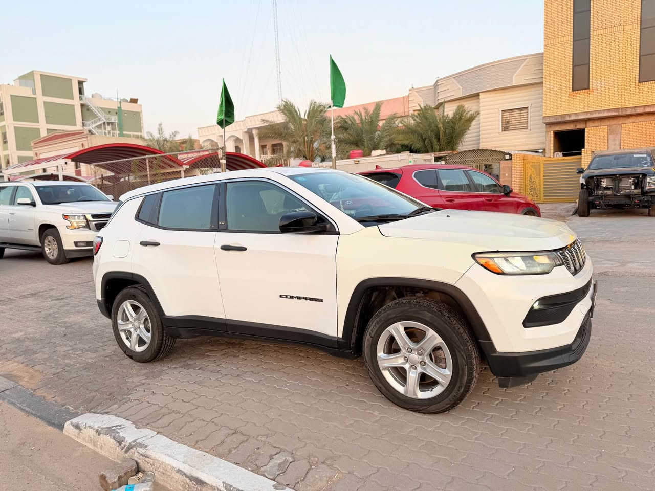 سلام عليكم 
جيب كومبارس 2023 sport 
مكينة 2000 توربو 
شاشة 
كامرة خلفية 
تحكمات ستيرن 
كروز 
شفتات خلفية 
تحديد مسار 
حساسات جانبية خلفية 
ضربة جاملغ وبنيد + راديتر التوربو نضوح قليل بدون ايرباك 
الدعامية نفسهة مالتهة واللحية مالتهة والباقي مكفول 
ماشية 43.000km 
السعر 150$ وبيهة مجال بسيط 
للاستفسار الاتصال على 
***********
*********** البصرة, العراق
