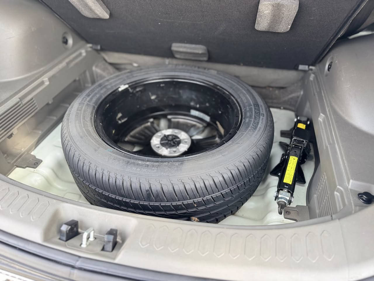 سبورتج خليجي
موديل 2015 
محرك 2400
بانوراما 
حساس خلفي
كامره
مري قابل شفط
لد نهاري
بيها بارد وشويه صبغ
مكاني بغداد البنوك 
السعر 143 وبيها مجال ان شاء الله 
***********
