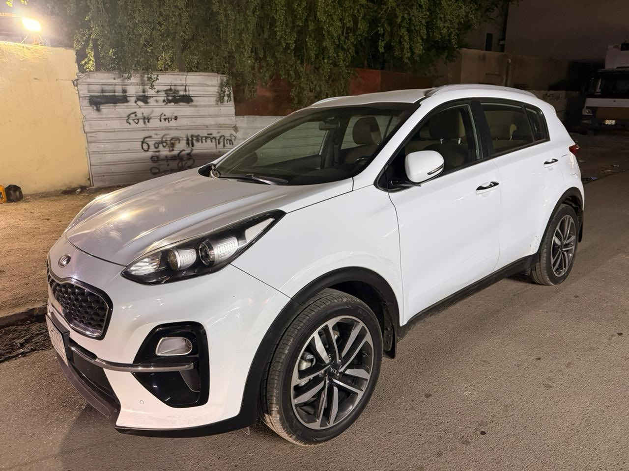 سلام عليكم 

سبورتج موديل 2020 خليجي ماشية 82 الف بيهة بارد جوة قبق لبانزين اصبعين 
مكاني جميلة رقم الهاتف ***********
السعر 205$
