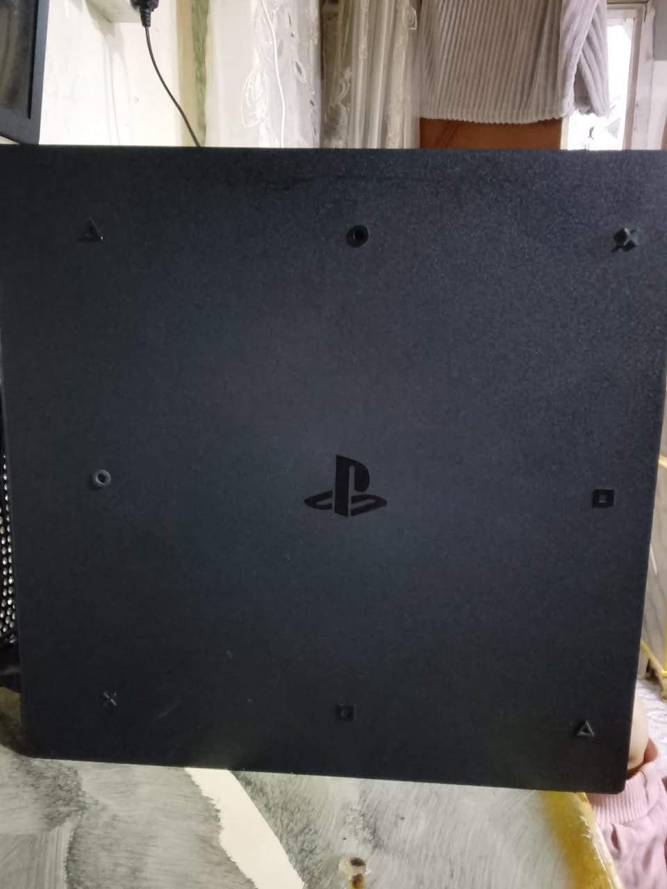 سلام عليكم للبيع Play  Station 4 PRo
ذاكره تيره 
الجهاز مهكر بي 10 ألعاب كلهن قويات 
دبل جوستك وحده اصليه مال جهاز والثانيه جديد 
شرط ما مفتوح 
مكاني بغداد المحموديه 
سعر 320 
للاستفسار ‭0786 443 5872‬
ملاحضه اخوان إني مكلف بل نشر 
الشراي يتصل عل رقم الولد صاحبه
