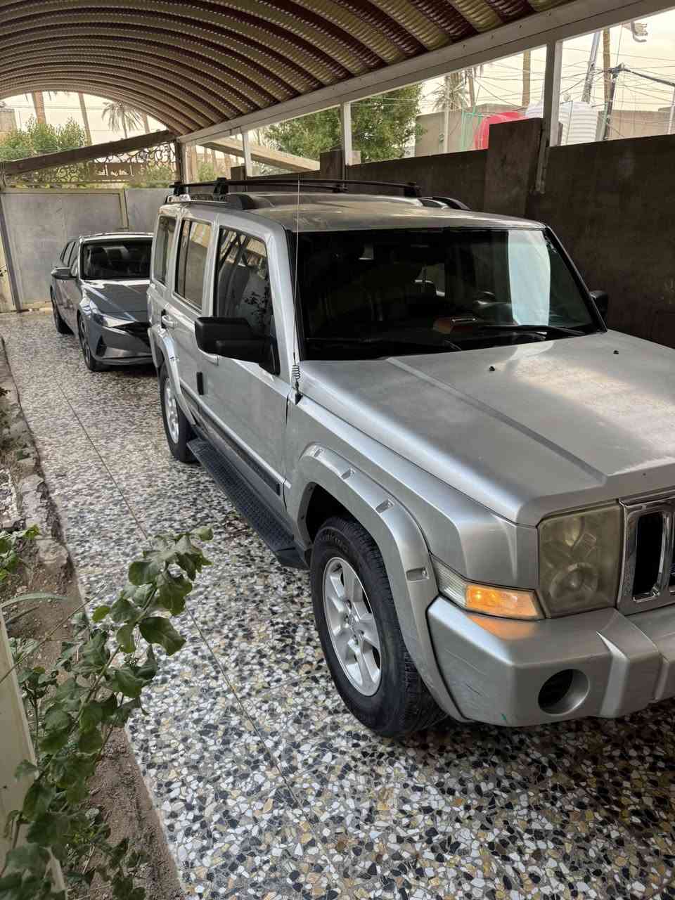 السلام عليكم للبيع جيب كومندار 
موديل 2007 رقم بغداد بسمي دولي
سنويه هزه كله جديد 
السياره مكينه 4700 
السياره مصبوغه حزام  
7 راكب 3 قطع تبريد 
غرفه جديده تخم تاير 
السياره خير من الله
السعر 83 مكاني كربلاء الاستفسار اكثر 
***********
