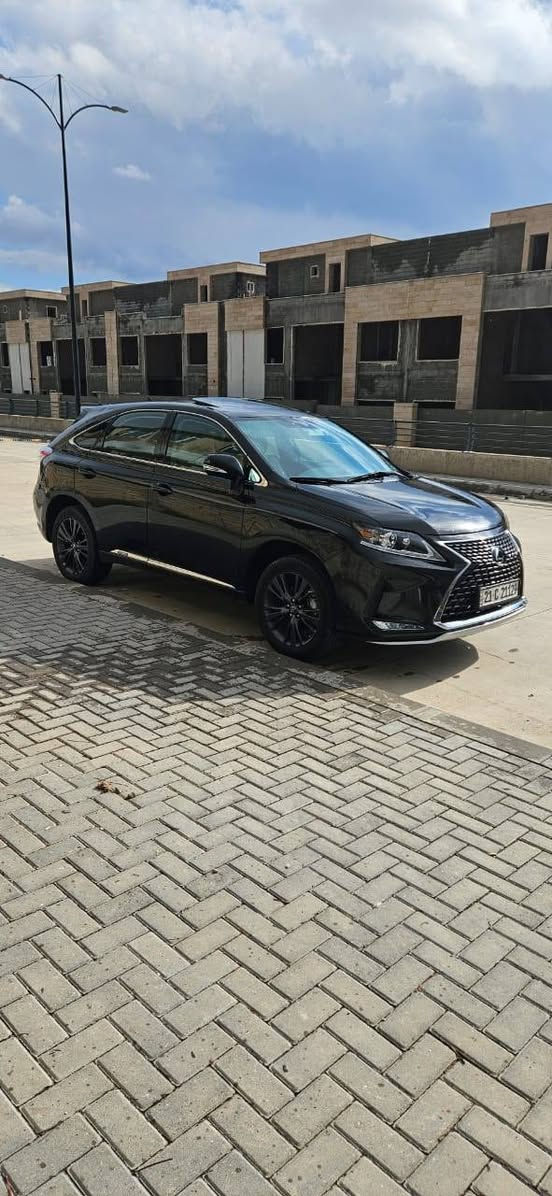 لكزس موديل 2012 محرك 6 سلندر جير محرك بالشرط رقم جديد ماشا 159 والسعر 160 وبي مجالم رقم الهاتف ***********
