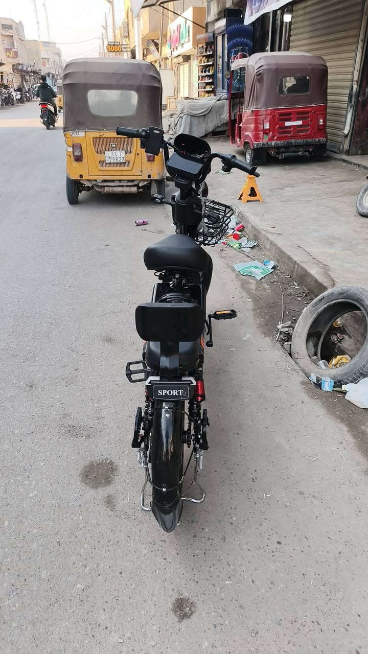 دراجه شحن نضيفه كارتونه للبيع هذا رقمي***********
