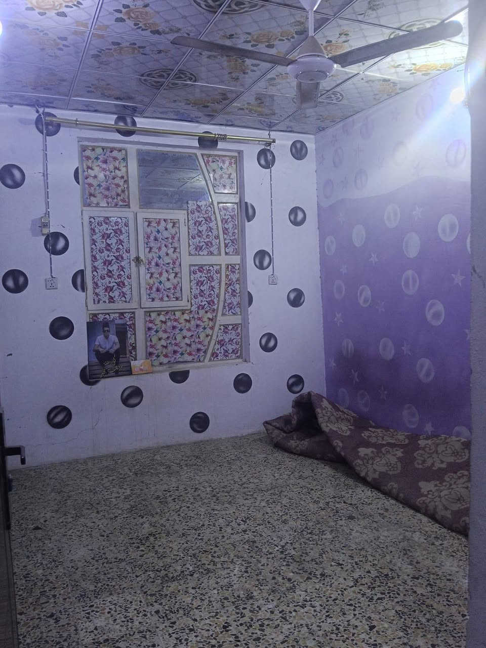 يا الله  بيت للبيع المساحة 150متر حي المهندسين بالبداية خلف الكوفيات مكانة مرتب
الطابق الاول صب الاساس+السقف صب غرفة وصالة ومطبخ واستقبال
الطابق الثاني3 غرف وصالة وصحيات  الطابق الثاني عكادة مو صب
علمآ سعر البيت سعر عرصة الي مايعرف بالعقار خلي يسأل بيش المتر بالمهندسين بالبداية 
سعرة... 235.... 
اي استفسار اتصل بالرقم ***********
