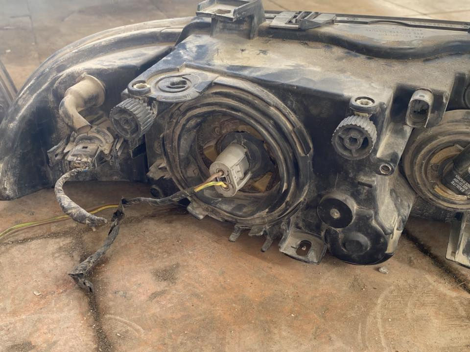 لايت صقر حاويه وكلشي شغال بيهن حتى ماطور كهربائي بي السعر ١٠٠ الف
*********** بي واتساب
