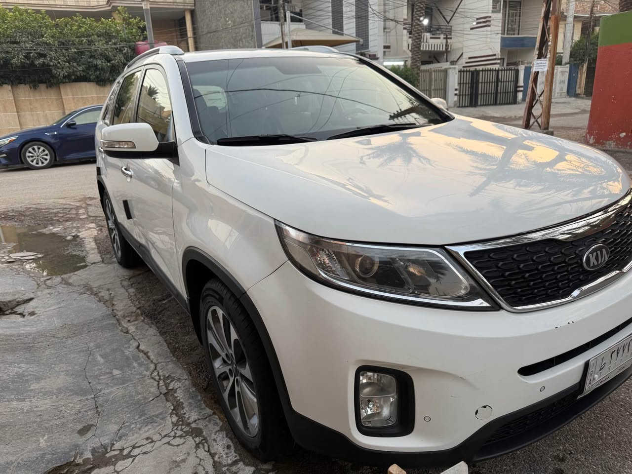 السلام عليكم عندي سورنتو موديل 2013الشكل الجديد بيها اربع قطع صبغ بابابتين عكس سايق اثر طخه بسيطه بس اطريت اصبغه حته اوحد لون والجاملغ اثر شخوط والبنيد هيه من اخذتها مصبوغ اثر طخه وصور الشخوط مال جاملغ وطخه البابتين موجودات الصور  نص فول بصمه حساس امامي خلفي كامره شفط مرايا علامه ترحيب شاشه دجتل اناره داخليه بالابواب بلاديه السياره مصروف عليها من صدر امامي خلفي  محركها مفتوح سابقا فقط كازكيت والصور كدامكم موضحه كلشي  مكاني بغداد اربعه سلندر السياره بأسمي *********** بغداد, العراق
