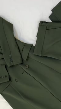 زيتوني • طقم نسائي • مقاسات ٣٨-٥٦