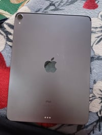 ايباد برو ٢٠١٨ نضيف ذاكره ٦٤ مكفول من كلشي بيع او مراوس مع ايباد m4 مع...