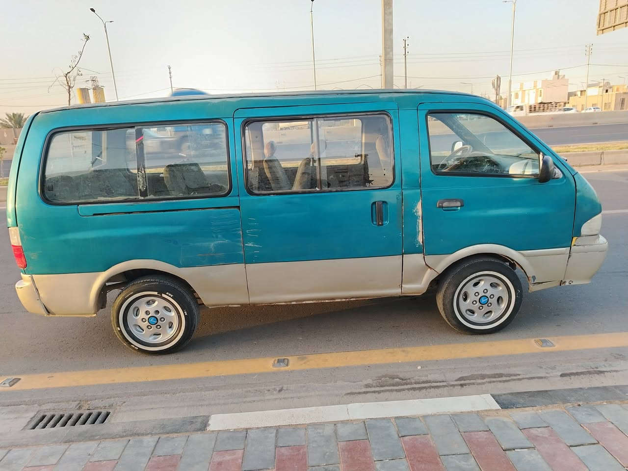 السلام عليكم ريجو للبيع موديل 97 رقم بابل انكليزي ماكينه بيها بخار
كير كسن  شواصي جاهزه  مصفره هيه مرور   سعر سياره 40 بيها مجال مكاني نجف ***********
