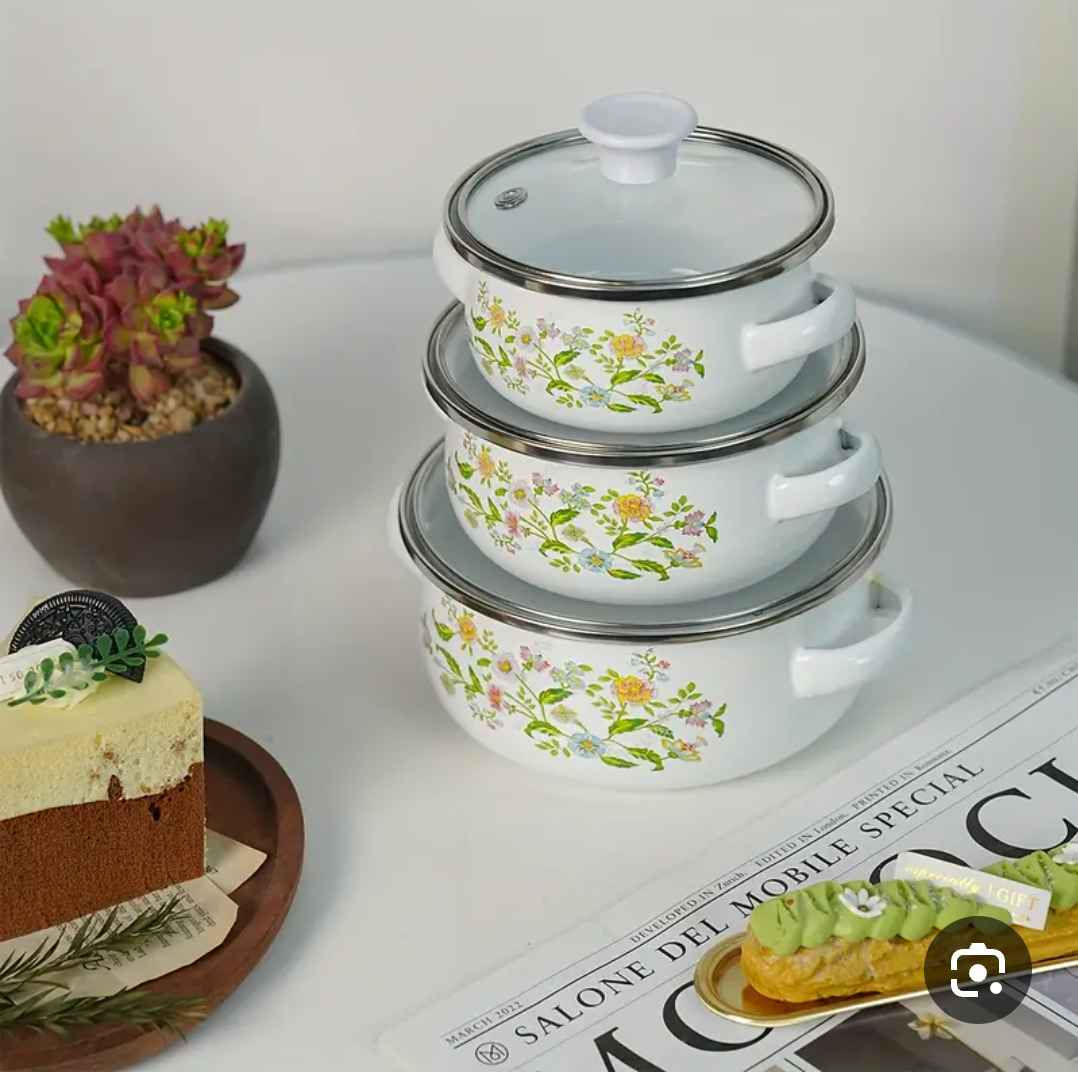 سيت قدور مينا ثلاثي صغير بغطاء زجاج – نقش ورد ملون
طبخ الرز، الشوربات، العدس، والمعكرونة بكميات صغيرة.
تسخين الطعام وحفظه ساخناً لفترة أطول.
مناسب للعوائل الصغيرة أو الاستخدام اليومي السريع.
مثالي للمطابخ الصغيرة والشقق.
مصنوع من معدن مطلي بطبقة مينا حرارية مقاومة للصدأ.
طلاء داخلي أملس غير قابل للالتصاق وسهل التنظيف.
أغطية زجاج حراري شفاف لمراقبة الطعام أثناء الطبخ.
حافة ستانلس ستيل مقاومة للحرارة والصدمات.
مقابض جانبية مريحة وثابتة لسهولة الحمل.
تصميم نقش ورد ملون أنيق يضيف لمسة جمالية للمطبخ.
توزيع جيد للحرارة لطهي متوازن.
مناسب للاستخدام على الغاز.
يفضل استخدام ملاعق خشبية أو سيليكون للحفاظ على طبقة المينا.
غير مخصص للاستخدام داخل المايكرويف.
يُغسل يدوياً للحفاظ على جودة النقش الخارجي.
للحجز والاستفسار مراسلة الصفحه تتوفر خدمة توصيل لجميع المحافظات بغداد, العراق


**إذا كنت صاحب هذا الإعلان وتريد حذفه لأي سبب، رجاءا أرسل رسالة إلى الدعم الفني**