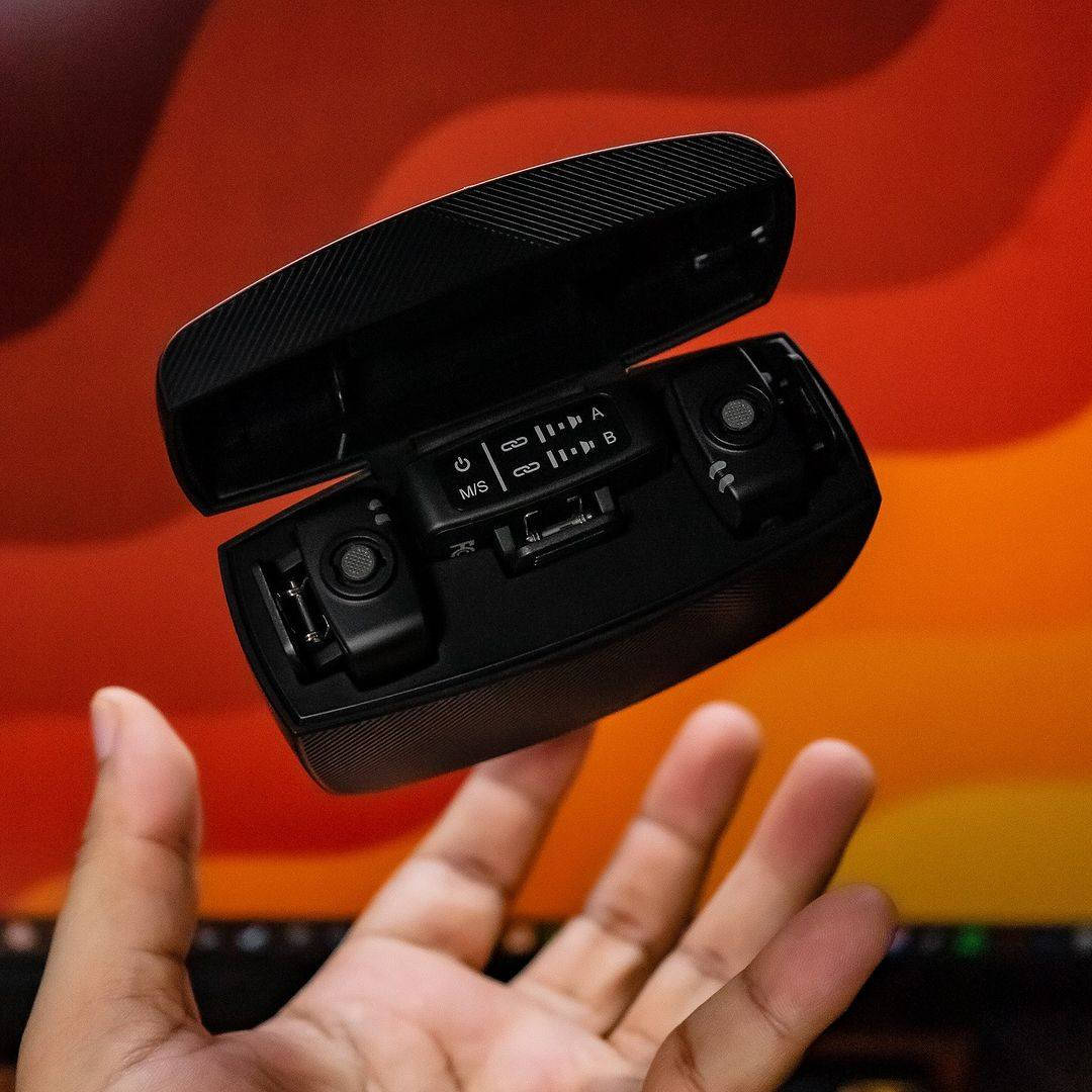 🎤 FIFINE M9 | Wireless Microphone System 🖤✨

مايك لاسلكي احترافي من FIFINE مصمم لصنّاع المحتوى، التصوير، والبث المباشر… يمنحك صوت واضح ونظيف بمستوى قريب من الاستوديو 🎬🔥

يتميز باتصال لاسلكي ثابت وسريع يمنحك حرية حركة كاملة بدون أسلاك أو تقطيع 📡⚡، مع جودة تسجيل عالية تلتقط أدق تفاصيل الصوت بنقاء ممتاز 🎙️🎶

البطارية تدوم لساعات طويلة مع علبة شحن عملية 🔋، وتصميمه خفيف وأنيق يثبت بسهولة أثناء التصوير أو التسجيل ✨

مثالي للـ Reels / TikTok / YouTube / Interviews / Streaming ويعطيك تجربة استخدام سهلة وسريعة بدون تعقيد 🎥🖤

FIFINE M9…✨️
 صوت احترافي، حرية كاملة، وجودة ترفع مستوى محتواك. 🎤🔥

للحجز والاستفسار خـاص…📩


**إذا كنت صاحب هذا الإعلان وتريد حذفه لأي سبب، رجاءا أرسل رسالة إلى الدعم الفني**