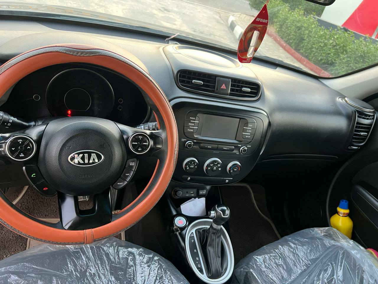 السلام عليكم كيا صول مديل ١٨ خليجي مكينه 1600مامفتوحه  رقم  سليمانية تريد تحويل او وكالة  مكفولة كفالة عامة من صبغ تبديل وفتح مواصفات بصمة تحكم ستيرن اربع جهات سيارة جديدة معنه كلمه ماشيه 110الف مكان ديوانيه اتصال ع رقم /***********علما مكلف بالنشر
