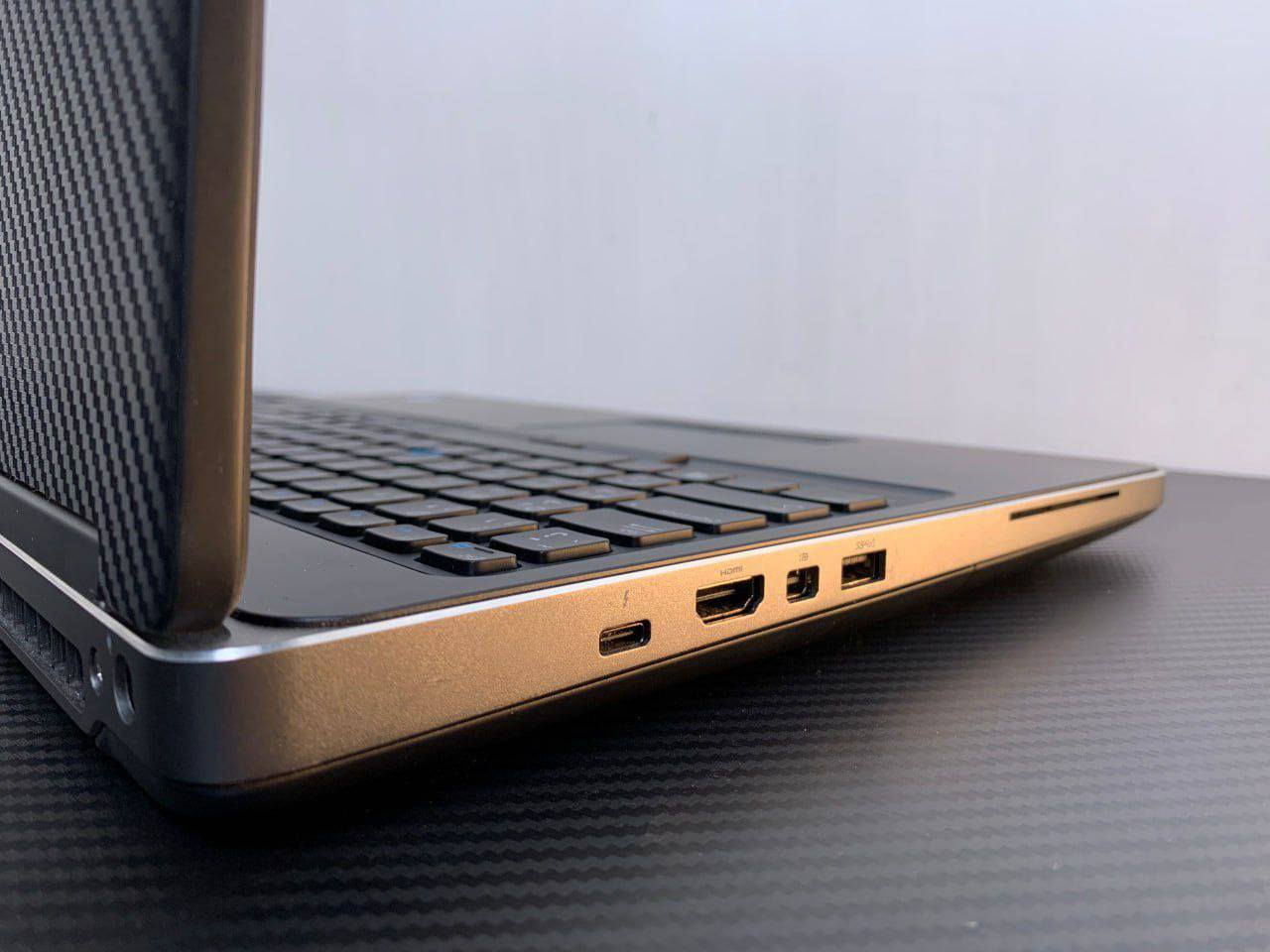 لا لا لا....
ميحتاج تدور اكثر!!

ميزانيتك 389 الف وتريد شي مرتب وفئة HQ اعلى فئة و i7؟ وصلت

لابتوب للفئة الاحترافية - dell precision 7510
يفيد جماعة الالعاب والهندسة والتصميم

خلي نحجي بمواصفاته : 
معالج اعلى فئة - CORE i7 6820HQ 
كرت شاش خارجي احترافي - NVIDIA QUADRO M1000M 2GB
كرت شاشة داخلي - Intel HD GRAPHICS 530 4GB
رام من نوع - 8GB DDR4 RAM 
تخزين نوع - SSD M.2 256GB 
حجم ودقة الشاشة - FHD SCREEN 15.6 INCH

يمشيك شغلك مثل الورد ويجد وياك سنين لان مخصص للعمل اللاحترافي ومتانه عالية جداً 

الضمان : 10 ايام تفحص بيهن براحتك من اي خلل استبدال 
البطارية : ضمان ساعتين فما فوق اقل من ساعتين نبدلك البطارية

السعر : 389 الف فقط شامل الملحقات الاتية :
ماوس GAMING RGB - ماوس باد كيمنك - حقيبة انيقة - شاحن اصلي!!

تواصل وياية واتساب واحجزها : ***********
