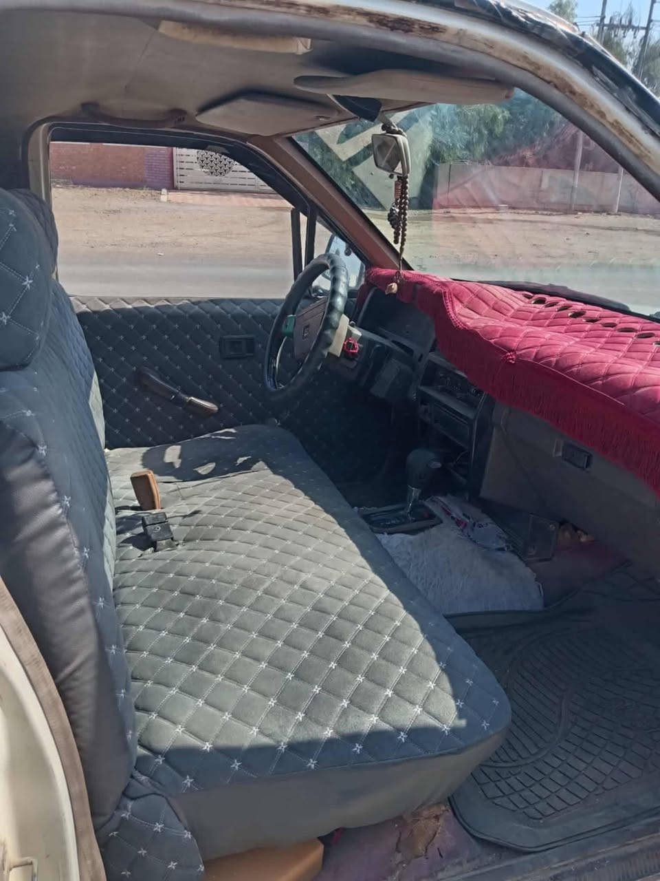 سڵاوی خواتان لێبێت
پیکاب نیسان مۆدێل ١٩٨٩ ئاڕمی پلاستیکی سلێمانی ئارم و ئەوەلیاتی بە شەرت گێڕ و مەکینەی گۆڕاوە بە توێتا ئەڕنەب گێڕ تۆماتیک مەکینە بەخاخ تا بڵێی بە هەلمەتە و ماڵی کەسابەتە خێمە و چەمچەشی پێوەیە
نرخی ٣٢ گەڵاو مامەڵەیە برایانە 
 ***********
