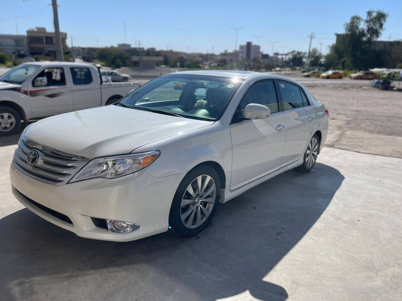 السعر*170 *بيها مجال بسيط *
*للبيع*تويوتا افلون2011 وارد خليجي 
 رقم سليمانية شرط التحويل  ،مكينة 6 سلندر  3.5 ،مكينة گير  شرط ممفتوح المحرك حدادية بالكارتون سيارة جديدة بمعنى الكلمة 
السيارة فول مواصفات limited 
ملاحظة /السيارة بيها ثلاث قطع بدون دواخل
مكان السيارة/ ديالى/خانقين 
للأستفسار  الاتصال على هذا الرقم او واتس اب***********
