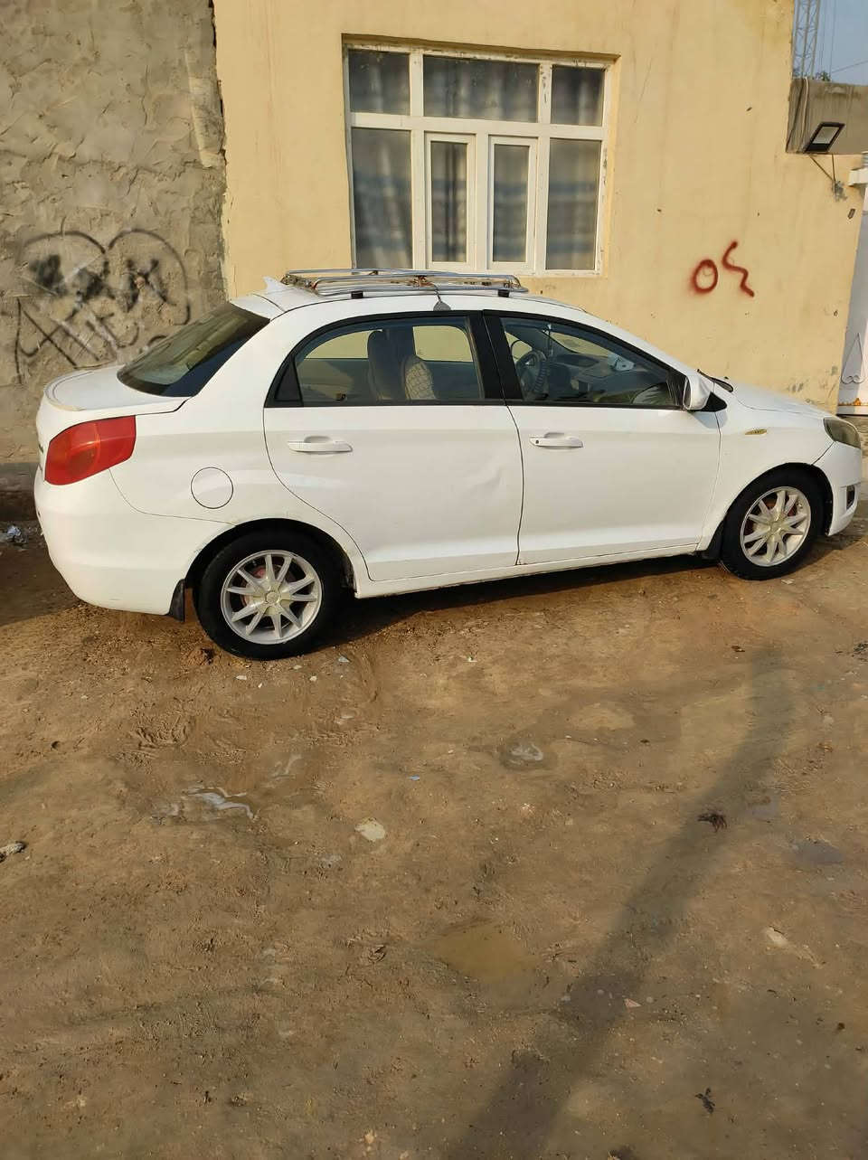 السلام عليكم شيري فلاوين موديل 2013 رقم ذي قار مشروع وطني سياره جاهزه من كلشي تخم تاير حداديه مكينه وكير جديد المكان نجف راعيه موجود نجف  بيع او مراوس السعر 35وبيه مجال *********** اخوان مكلف ب النشر
