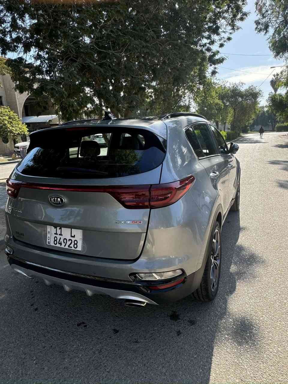 سبورتج  sx2020
سبورتج 2020 sx 
فول واحد ع واحد اعلى فئه بالسبورتج 
باسمي تحويل ثاني يوم
بانوراما 
بصمه
تبريد تدفئه بالكشنات 
جلد لون مميز
وارد امريكي حادثها تخريب من امريكا ومصبوغه قطع 
ماشيه 49 الف
محرك 2000 تيربو 
رايدها ب165 وبيها مجال بيع فقط 
ومكانها بغداد الوزيريه 
وهذا رقمي ***********
