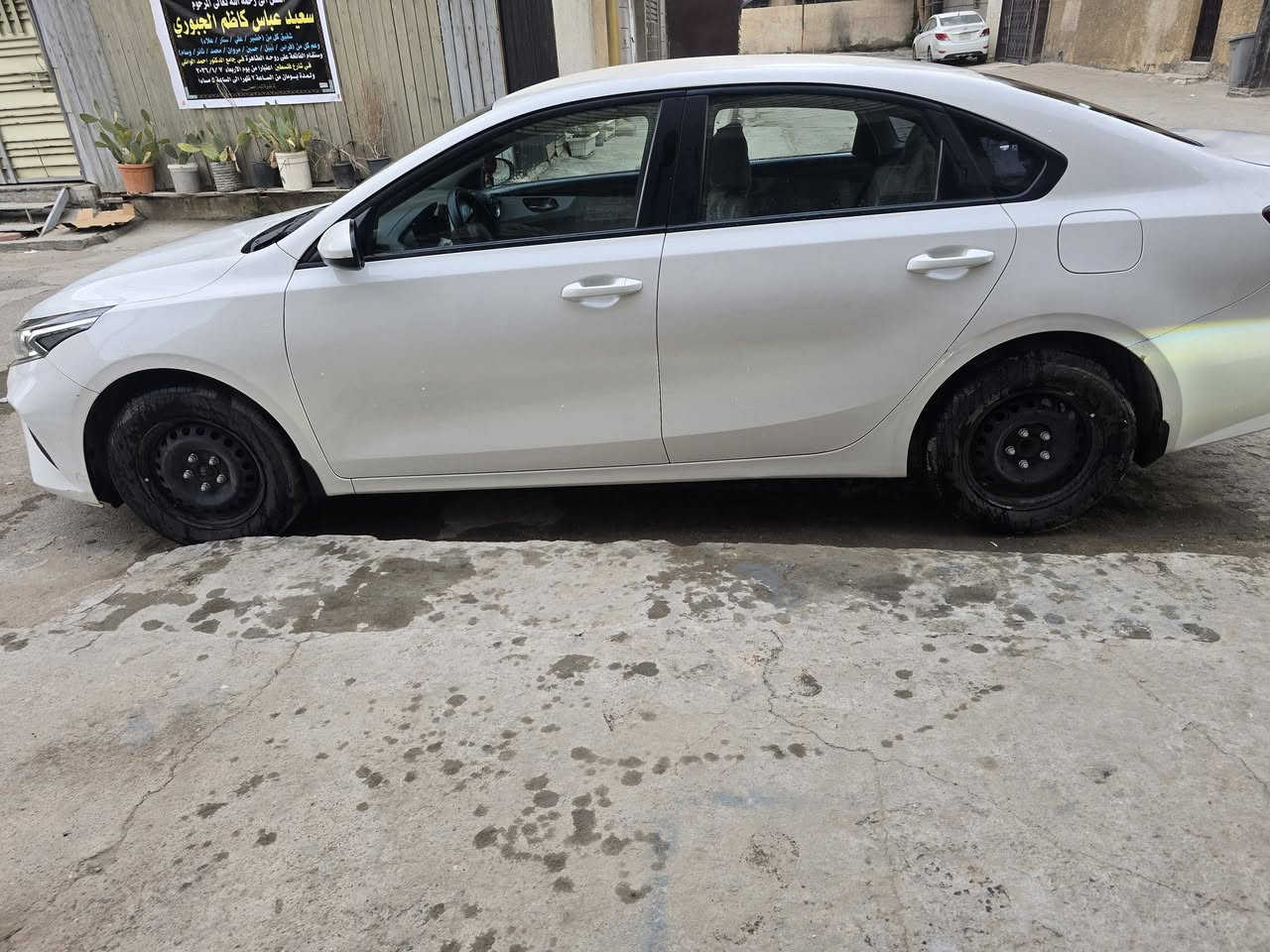 السلام عليكم سيراتو ٢٠٢٤ رقم بغداد جديد محرك ٢٠٠٠ مكفوله من صبغ وتبديل برغي ممفتوح بيها سيارة جاهزه وجديده بيها بارد قلييل ماشية ٩٧ الف بسعر مناسب ١٦٨ بيها مجال بسييييط حك جيه ***********
