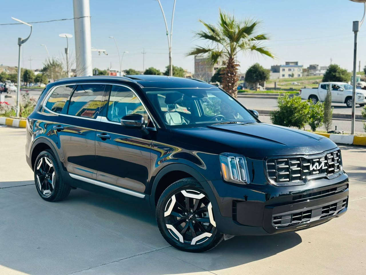 🆕 2025   KIA TELLURIDE 
كيا توليرايد    الشكل الجديد 2025
السياره داخله جديد .
السياره جاهزه 100/100 بدون اي نواقص او مصرف 

 المواصفات : 
السياره فول مواصفات 
* بصمة  
* ⁠فتحه ( سيلايت ) 
* ⁠كشنات هيتر 
* ⁠كشنات كهربائي 2 امامي 
* ⁠كشنات جلد 
* ⁠و تشغيل عن بعد 
* بصمة ابواب 
* شاشة ايباد 
* تبريد مركزي 3 قطع 
*  لدات مصباح امامي وخلفي
* رادار امامي + رادار جانبي
*  شاشه تاب حجم كبير 
*  شاشه اعطال
3 مقعد ( 7 راكب ) 
*  حساس قياس ضغط هواء الاطارات♻️
*  ويل كب   كروم اسود بلادي 
* نظام قيادة (ذكي👌 نورمال🍃 سبورت🚀 )
*محرك ستة سلندر حجم 3800L
  
ملاحضات : رادار  وتبريد وغاز شرط الفحص بلادي شركة ⚕️ حجر الصالنصه بلادي شرط الفحص 
الضرر:  بدون صبغ✅ - ايرباكات سليم ✅
شبر جملغ امامي تعديل بارد✔️
صور حادث موجود مع الصور 
السعر : 270 ورقة 
العنوان : اربيل ( معرض اربيل كارس لتجارة السيارات) 
 للأستفسار الرجاء اتصال او مراسلة . واتساب ***********
