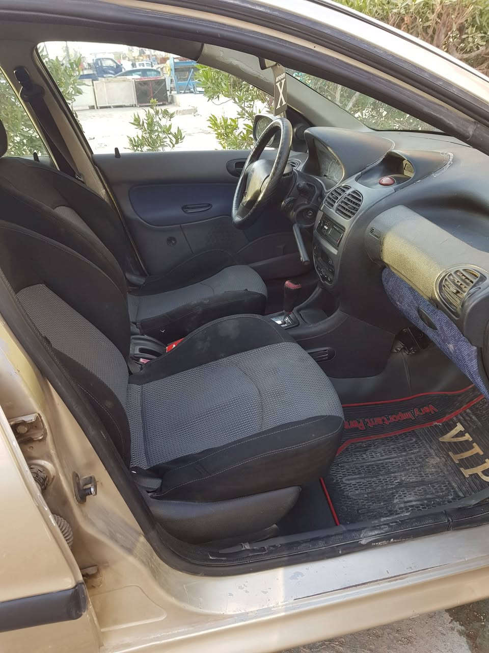 سلام عليكم بيجو فرنسي 206 كير مكينه مكفولات صدر جديد هسه مبدله كامله مابيه اي نقص مصبوغه السعر ٣٨و بيه مجال بسيط مكان حبيبيه ***********
