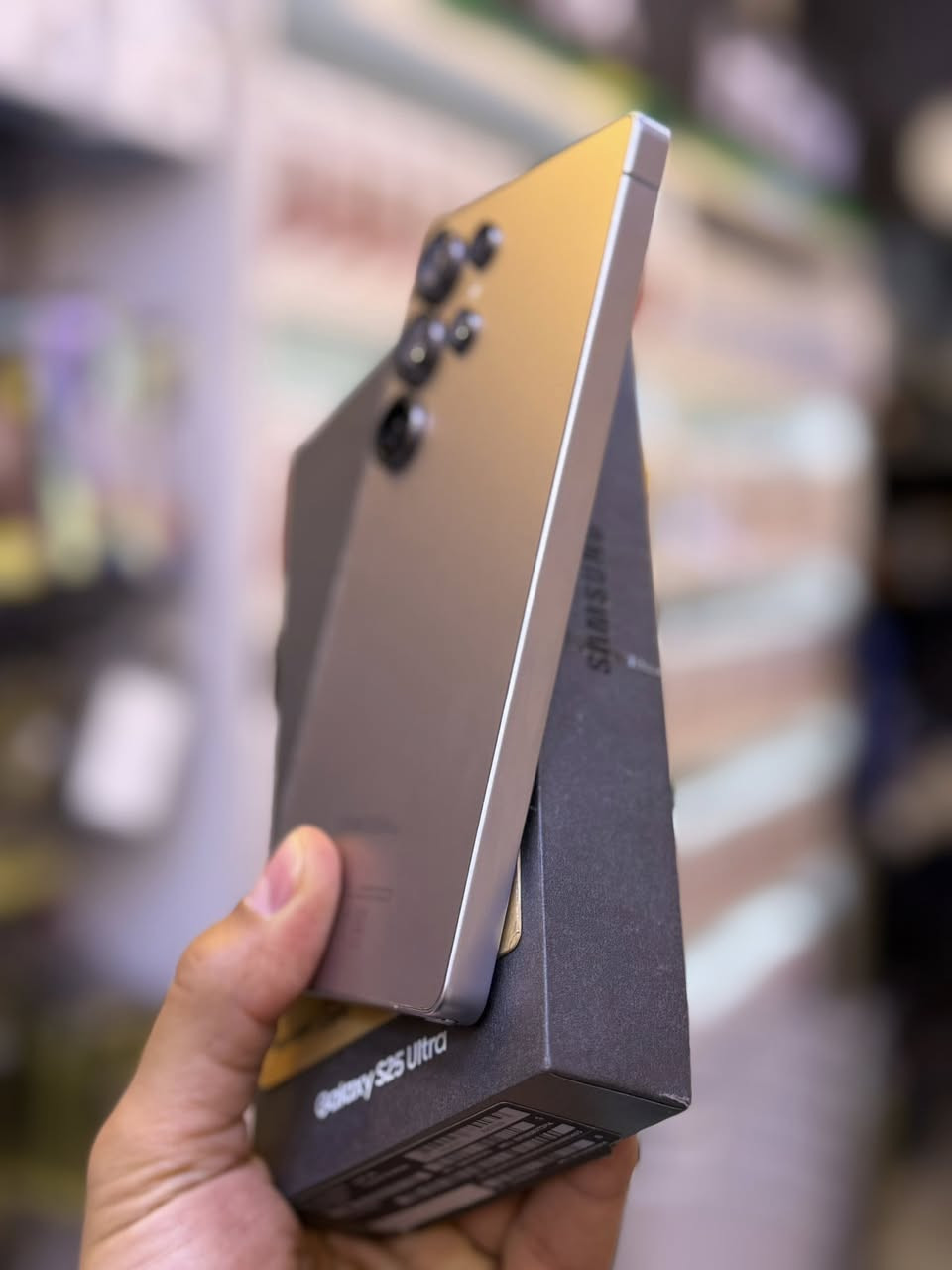 سامسونك S25التراا ضمان وكاله عين الفهد اصلي ذاكره 256 عشوائيه 12 نضافه شخط واحد مابي جهاز لا مفتوح ولا مصلح الون مميز تيتانيوم 
السعر مليون و190 الف قفل من اخير العنوان بغداد البياع شارع عشرين
 متوفر لدينا اقساط على مصرف الرافدين فقط 
هاتف *********** 📞📞
هاتف ***********📞📞
