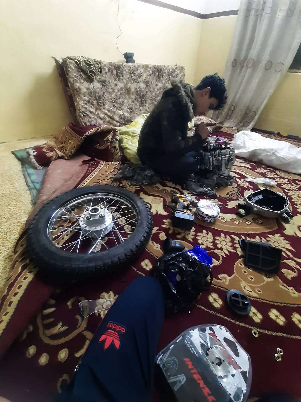 تعميره بعد مامطبكه بس تطبك كلو جديد بس المكينه مستخدمه 99999وحش الشارع شرط تحريكه ومعدل كلجات جدد لون احمر ومنسق مكاني موصل حي التنك السعر 480الف وبيها مجال للشراي يدلل الموشراي لايتعبني رحمه لوالديكم ***********
