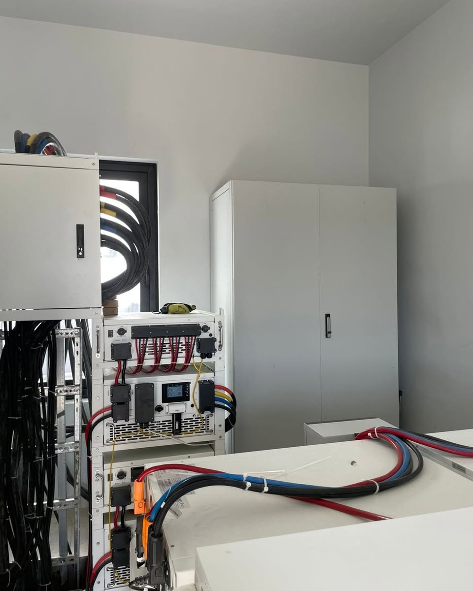 من بيت لبيت… ومن مشروع لمشروع 🔋☀️
مجموعة من أعمالنا المنفذة بكل دقة واهتمام بالتفاصيل ✅
شغل مرتب، مواد مضمونة، ونتائج تفرق وياك من أول يوم
📞 تواصل ويانه وخلي منظومتك علينا
  ***********📞***********
موقعنا :
📍بغداد الكرادة خارج قرب المسرح الوطني 
📍ذي قار الإدارة المحلية قرب جمعية الكوثر
